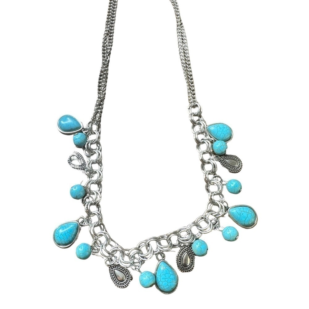 Turquoise & Silver Necklace 🦋 (Like New - Great Condition) ✨